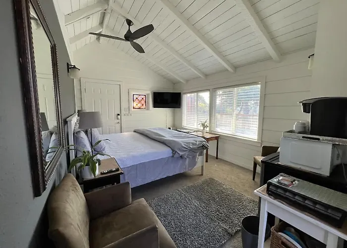 The Midtown Cottage- W/ Private Entrance And Views